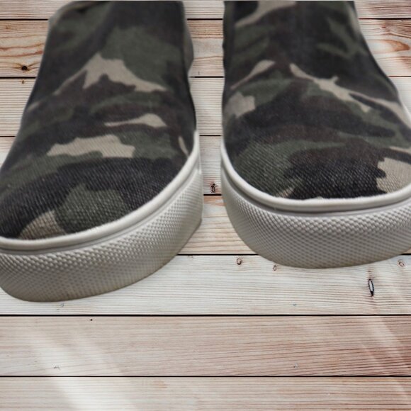 Steve Madden Green and White Flats Slip-On Comfort - Picture 2 of 7